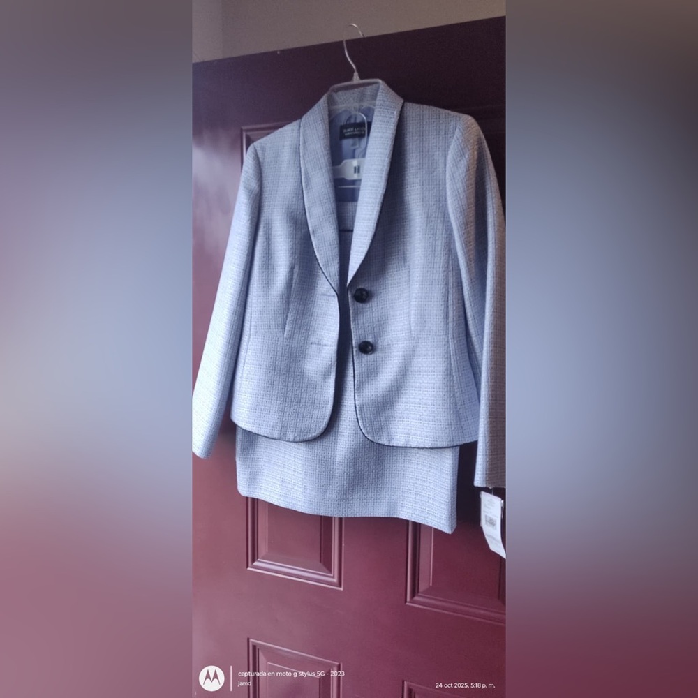 Black Label purpure  and Black Textured Blazer - Picture 2 of 8